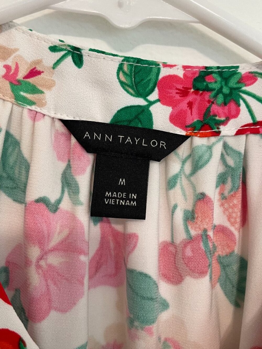 ANN TAYLOR Floral Mixed Media Ruffle Sleeve Tie Neck Shell Top White Strawberry - Picture 6 of 16